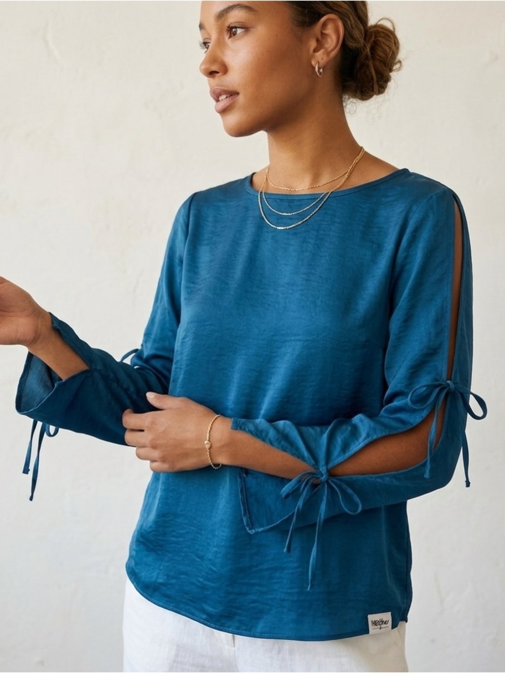 New with tags  Mossimo long sleeves blouse. Size L.